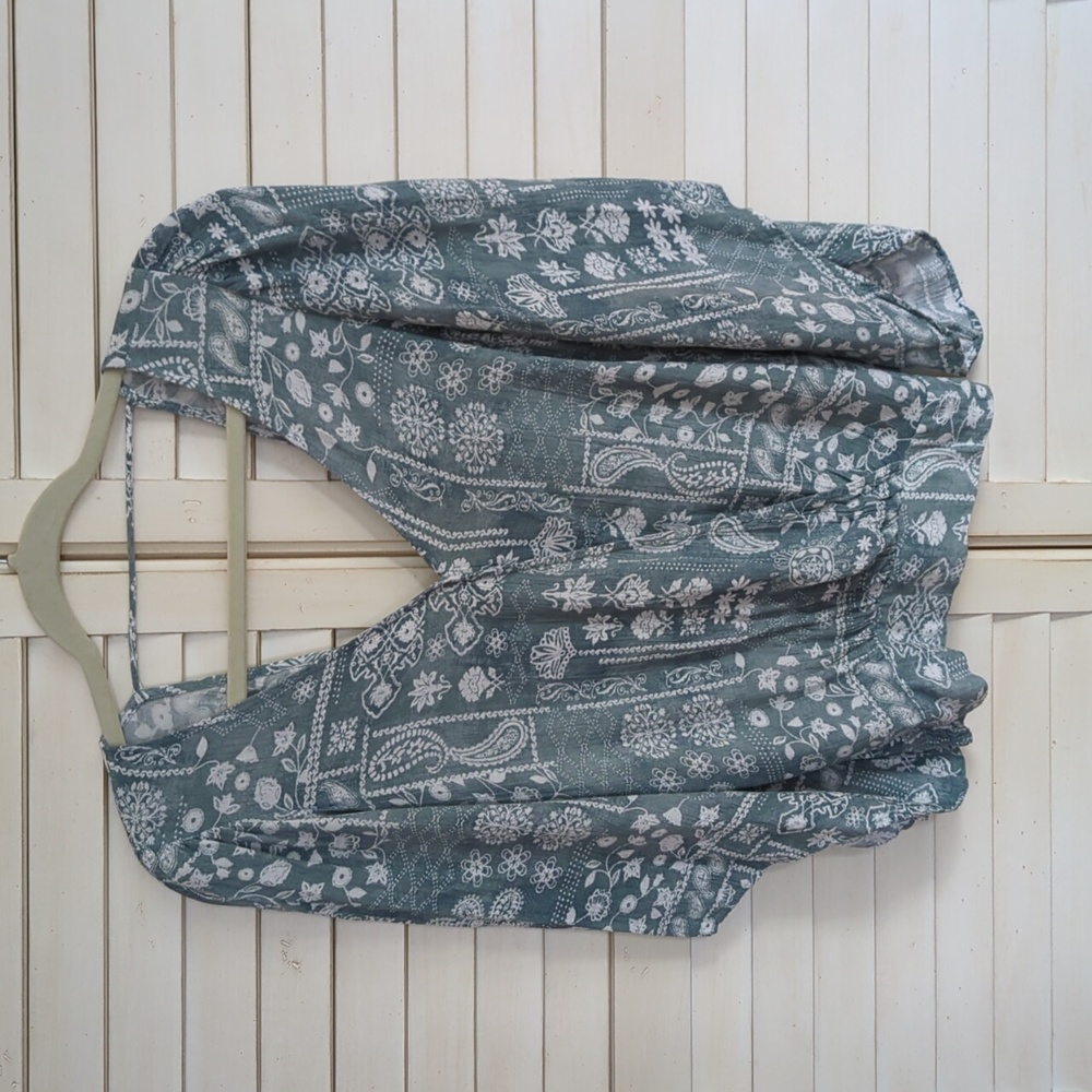 Day trip blouse faded teal and white Paisley/flower print small
